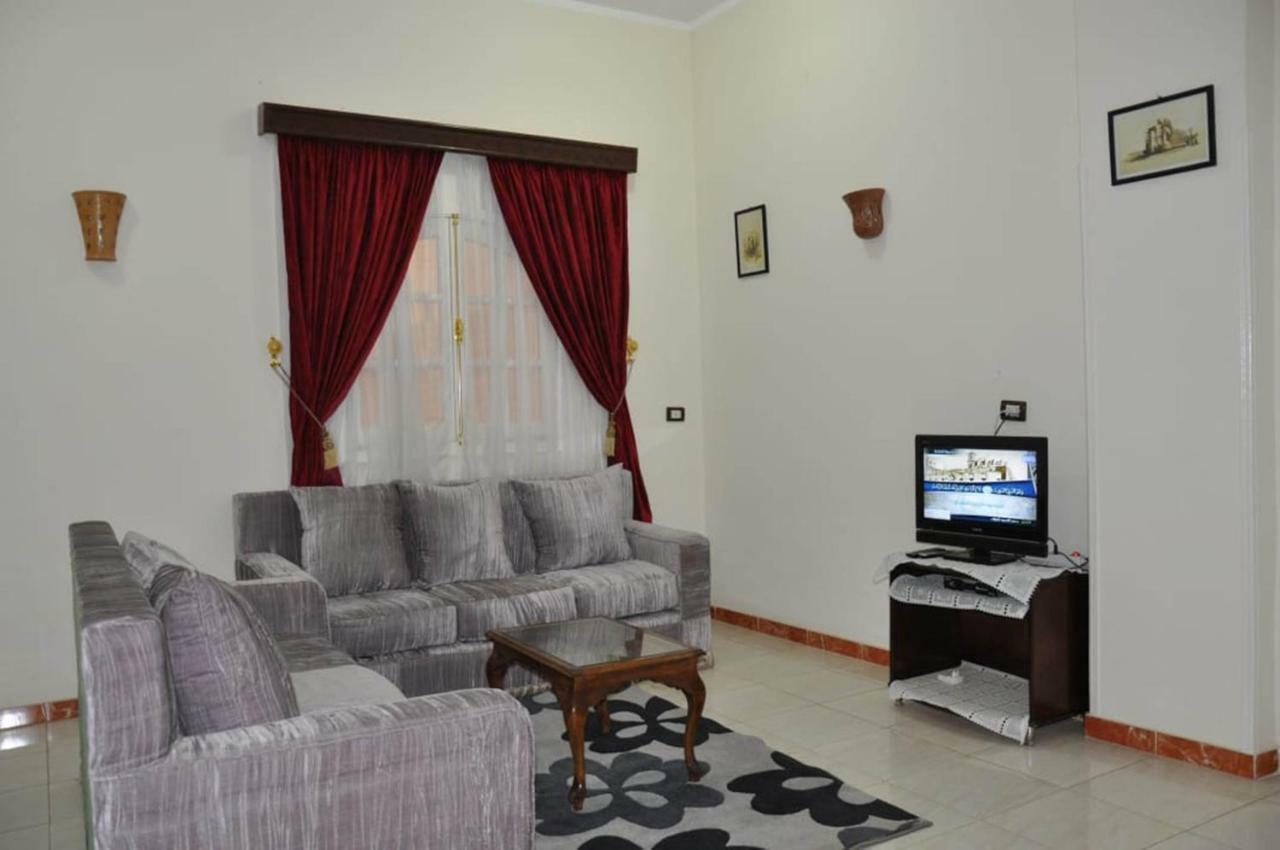 Apartment White Luxor